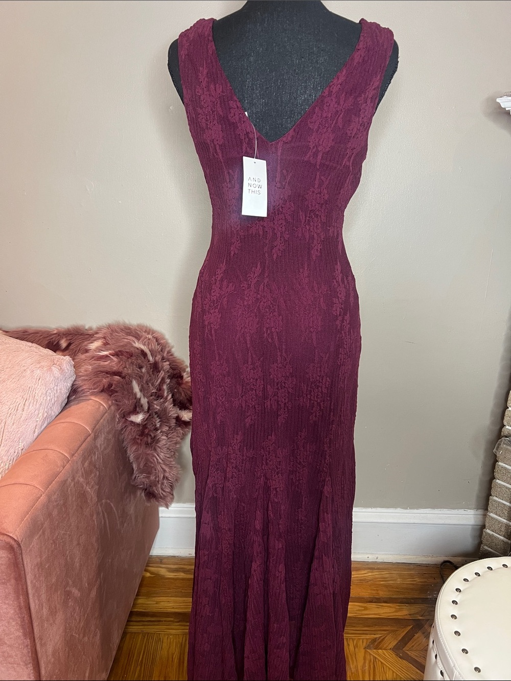 Sleeveless V-Neck Lace Maxi Dress in Burgundy - Picture 2 of 5